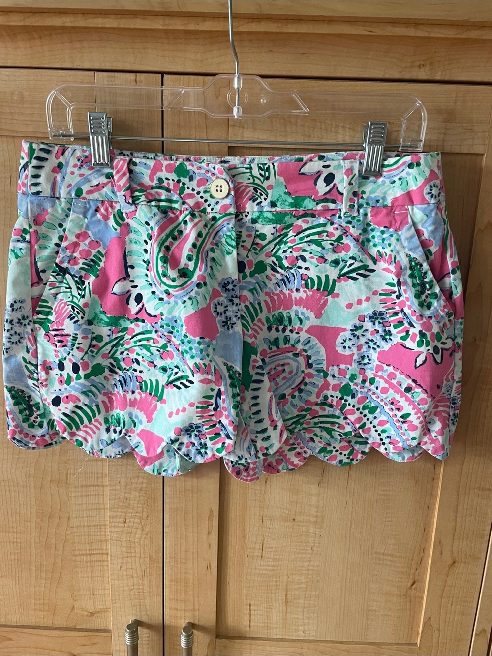 Women’s CROWN & IVY Scallop Hem Printed Shorts (Shelby) Pink Green Blue